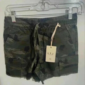 WOMENS Letters to Juliet camo shorts. Size XS.